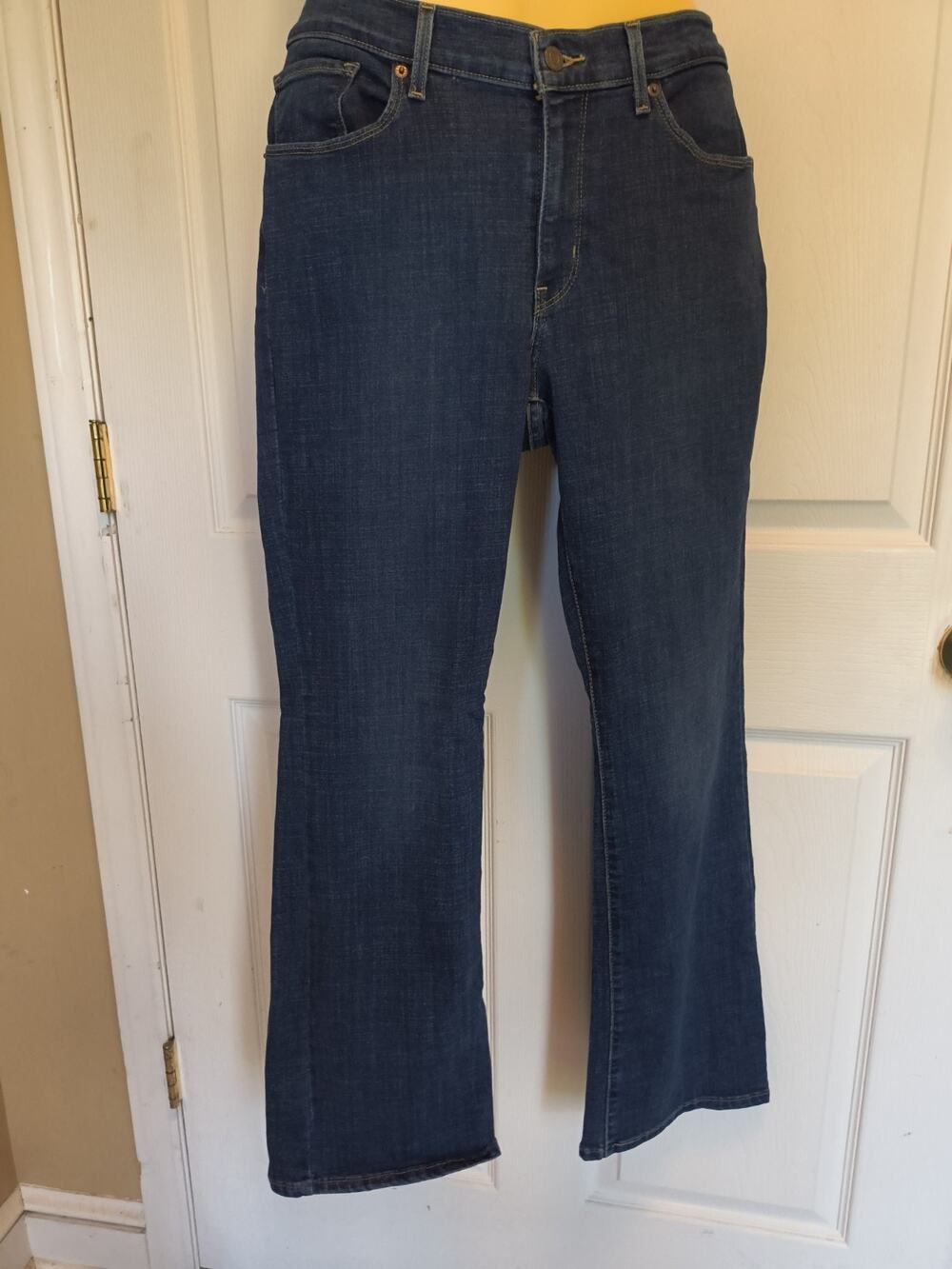 Levi Strauss & Co. Women's Classic Bootcut Blue Denim Jeans 5-Pocket Logo Sz. 12